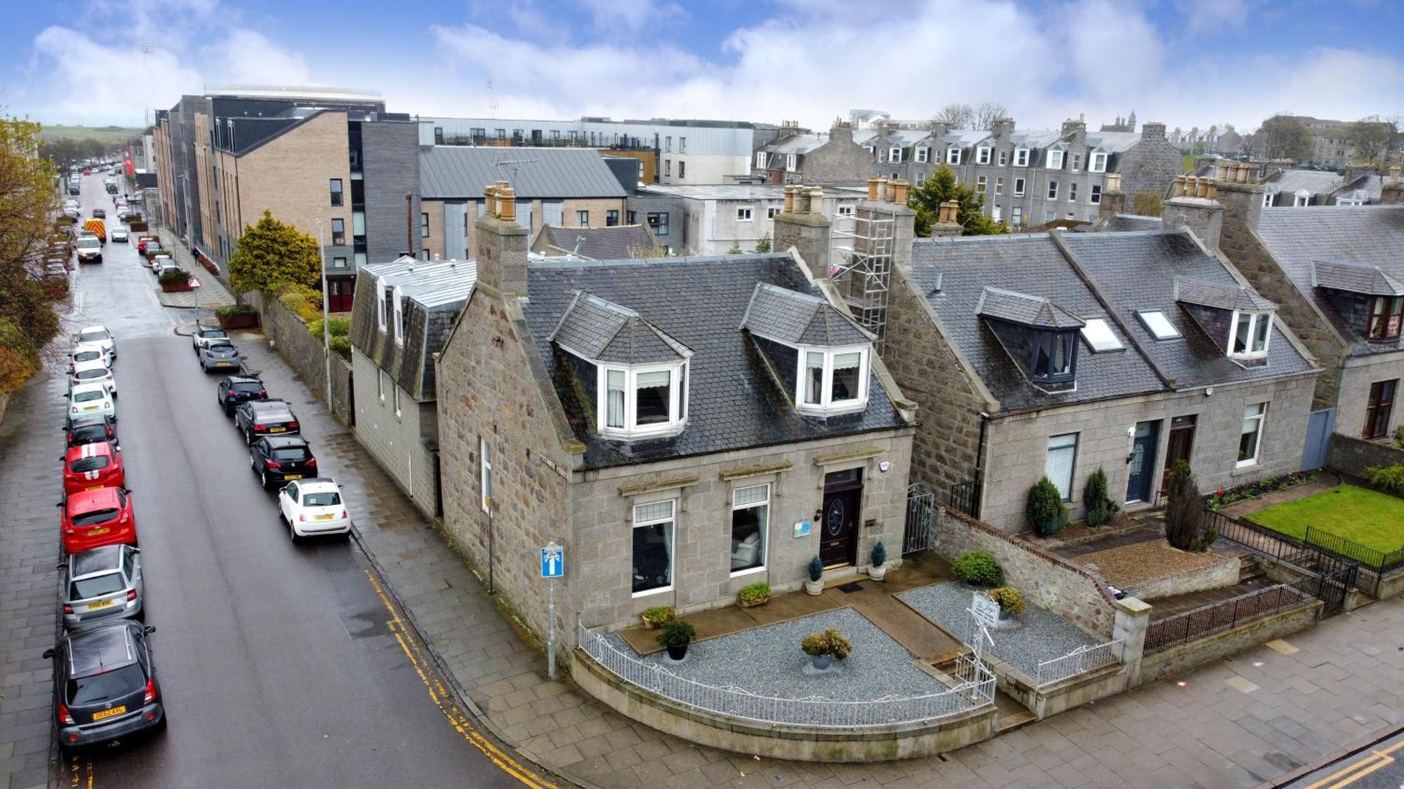 The Jays Guest House Aberdeen Exteriör bild